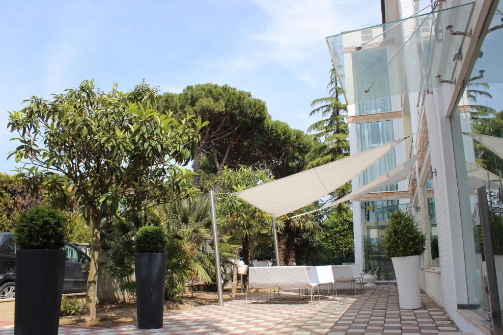 Liliana Hotel